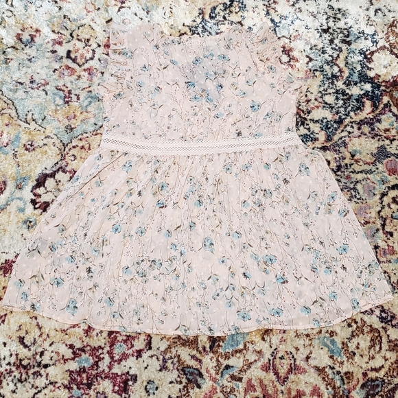 Sold - POL Sheer V-Neck Floral Blouse - Picture 2 of 12